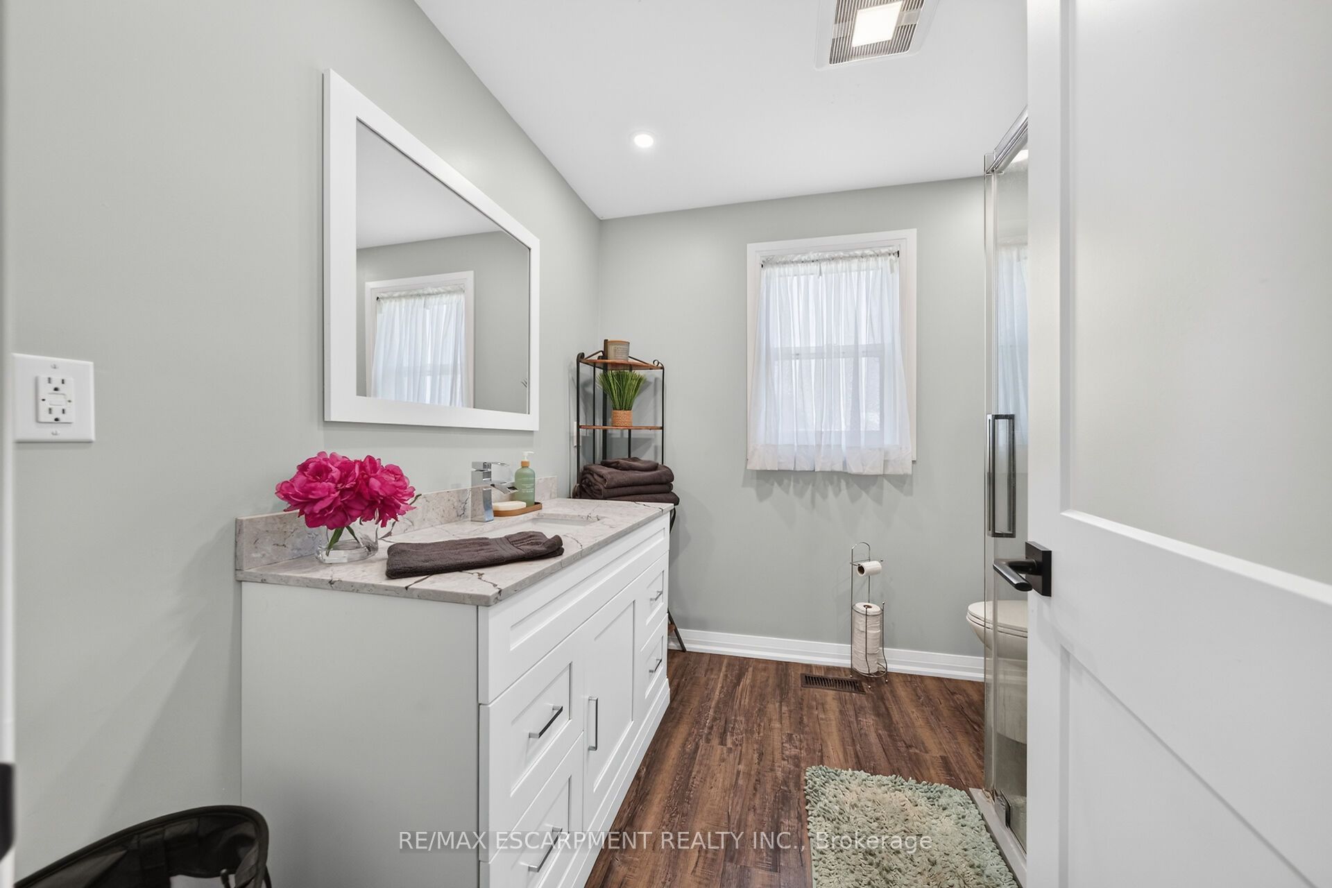 967 4th Line Property Photo 28