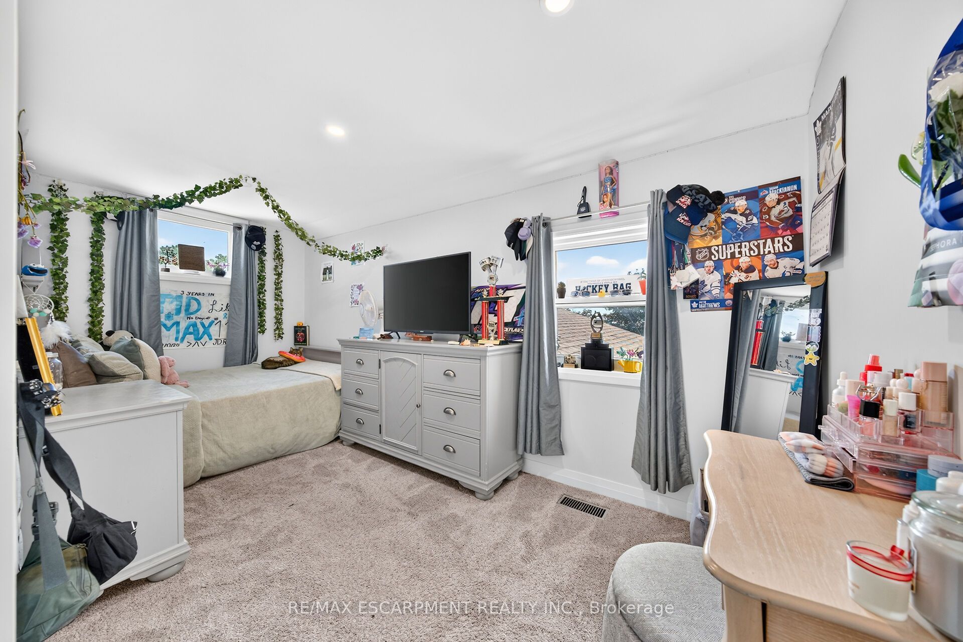 967 4th Line Property Photo 33