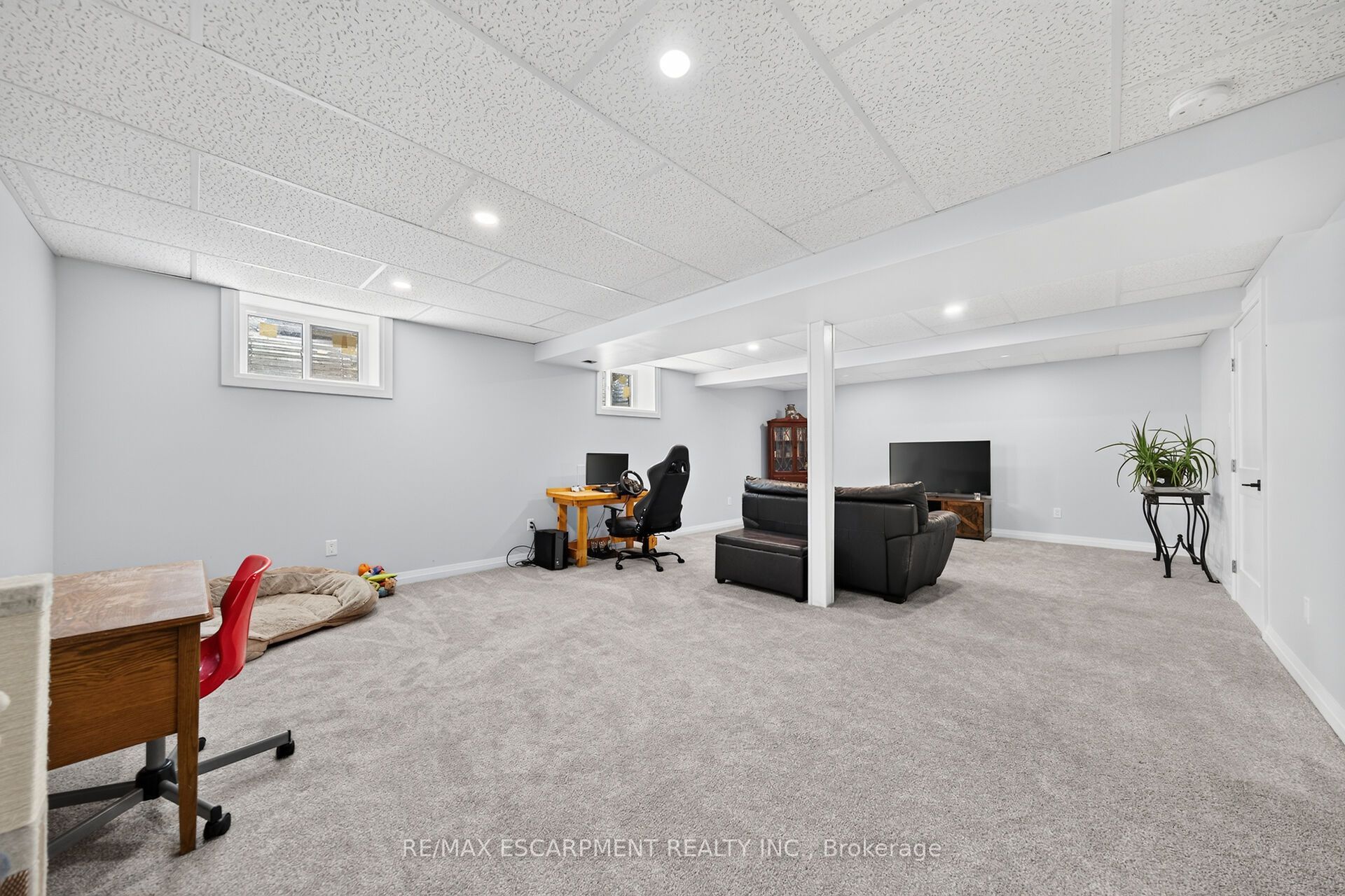 967 4th Line Property Photo 38
