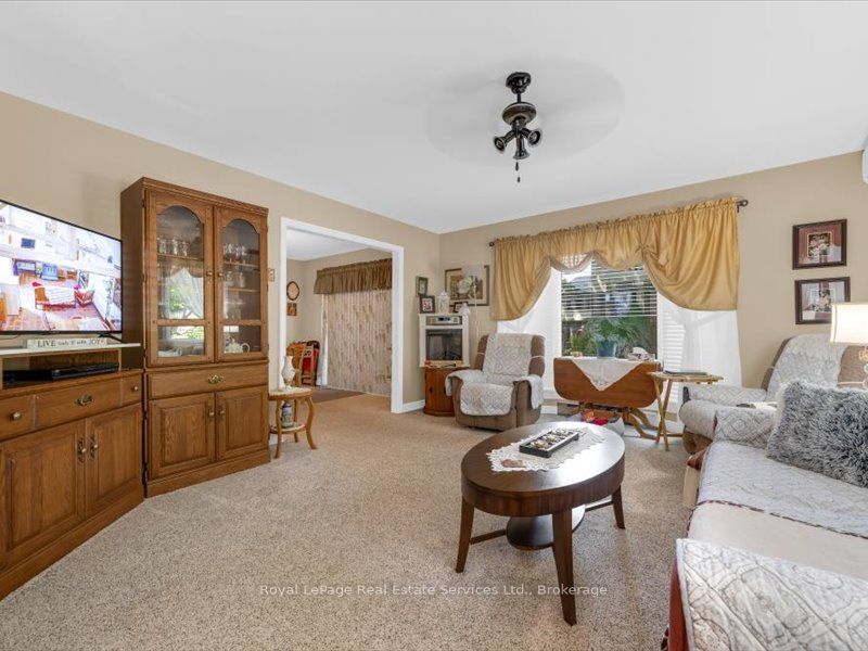 81 Hamilton Street N Property Photo 4