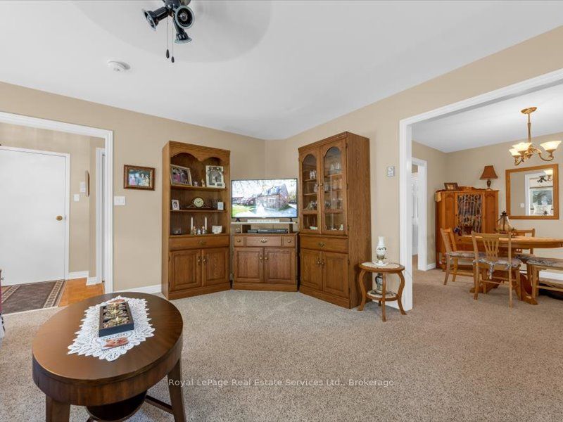 81 Hamilton Street N Property Photo 5