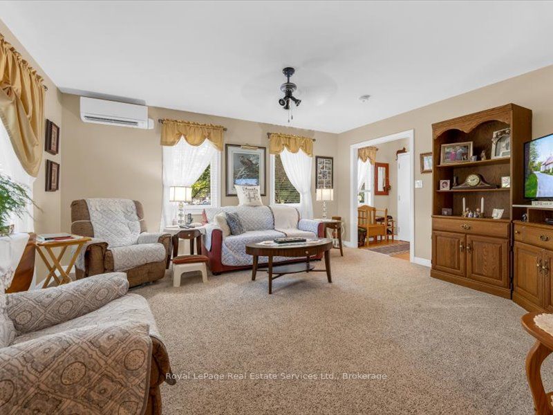 81 Hamilton Street N Property Photo 6