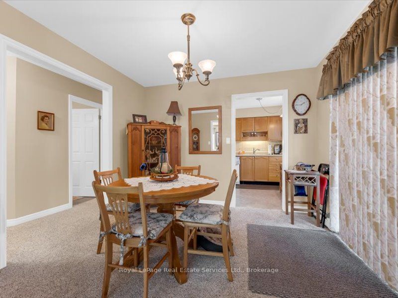 81 Hamilton Street N Property Photo 8