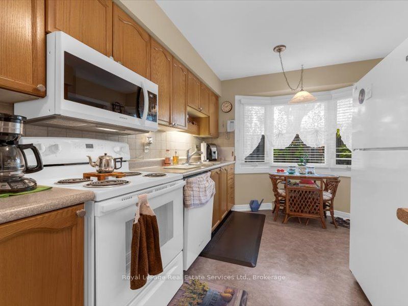 81 Hamilton Street N Property Photo 11