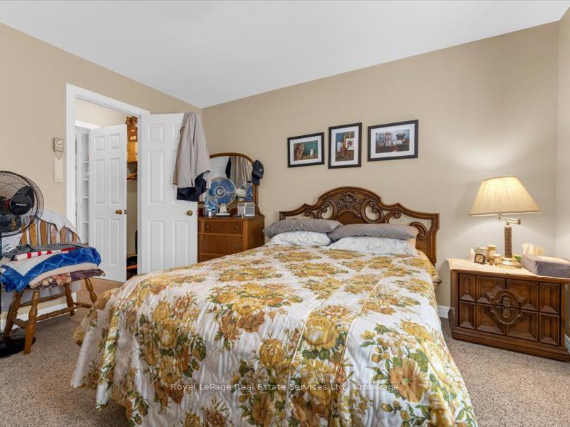 81 Hamilton Street N Property Photo 15