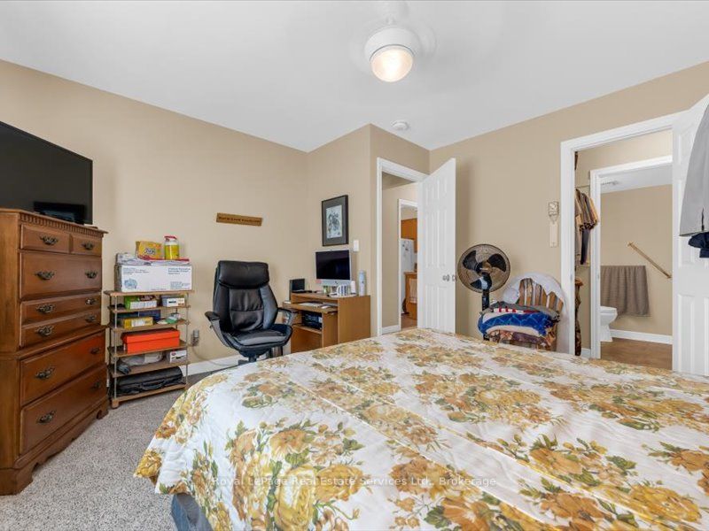 81 Hamilton Street N Property Photo 16