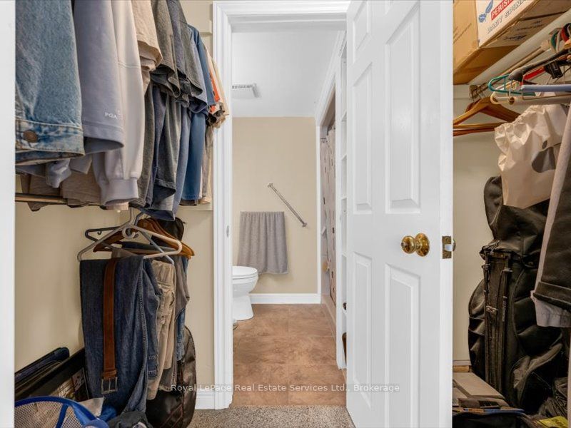 81 Hamilton Street N Property Photo 17