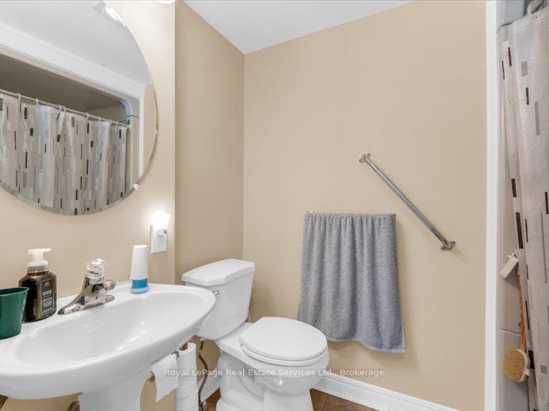 81 Hamilton Street N Property Photo 18