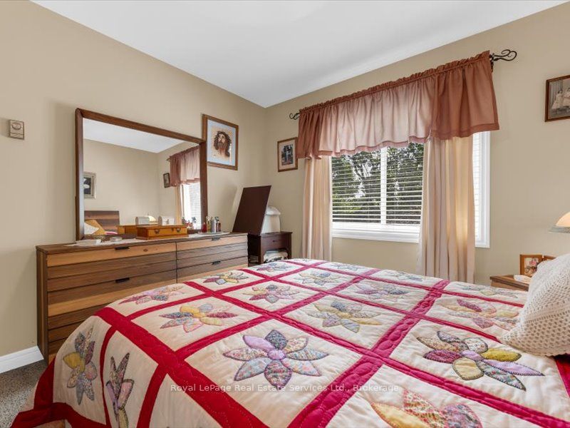 81 Hamilton Street N Property Photo 20