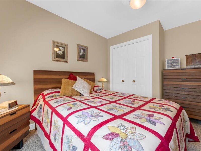 81 Hamilton Street N Property Photo 21