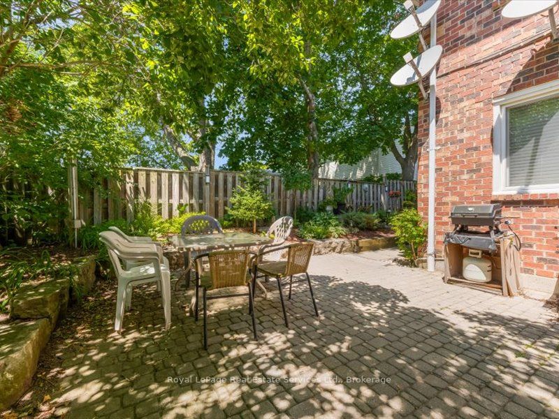 81 Hamilton Street N Property Photo 22