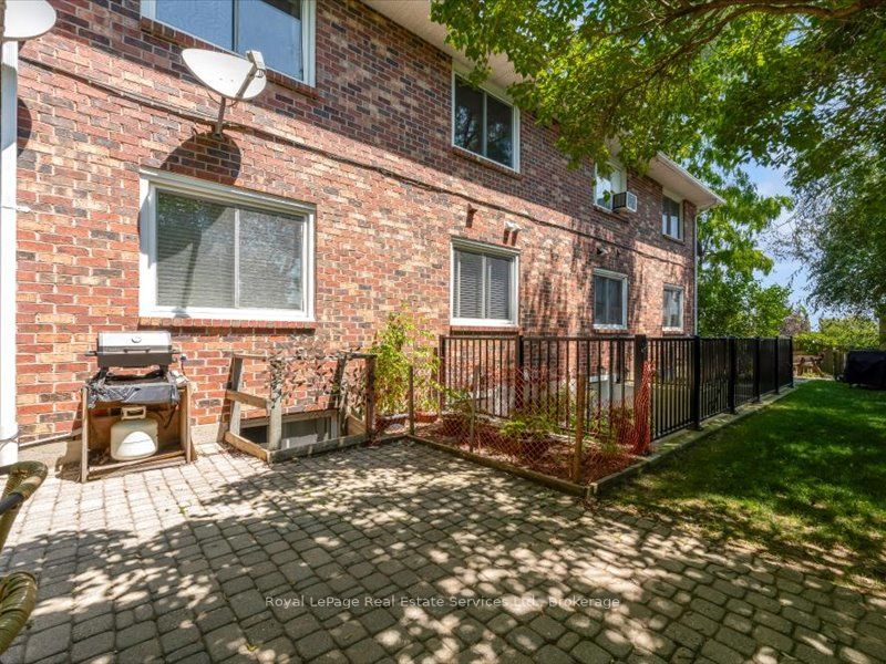 81 Hamilton Street N Property Photo 24