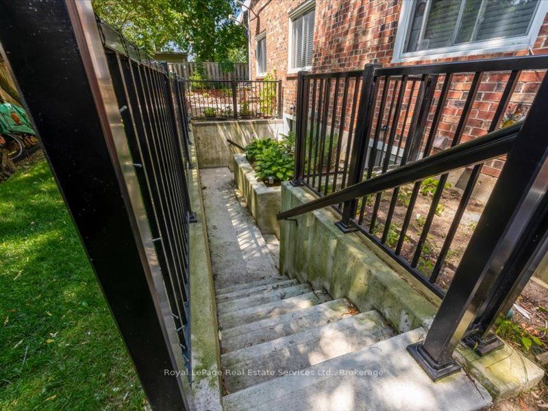 81 Hamilton Street N Property Photo 25