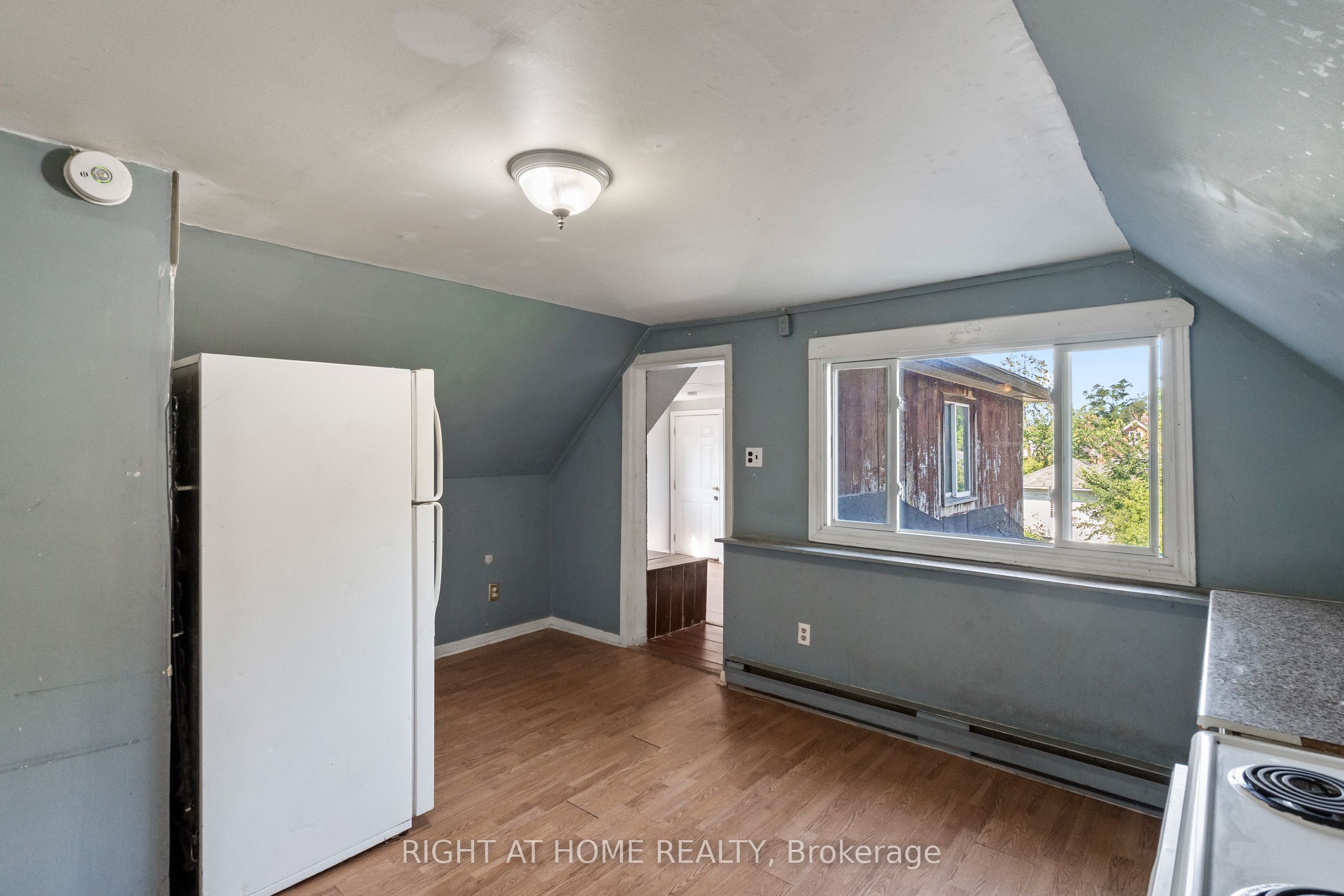541 Aylmer Street N Property Photo 42