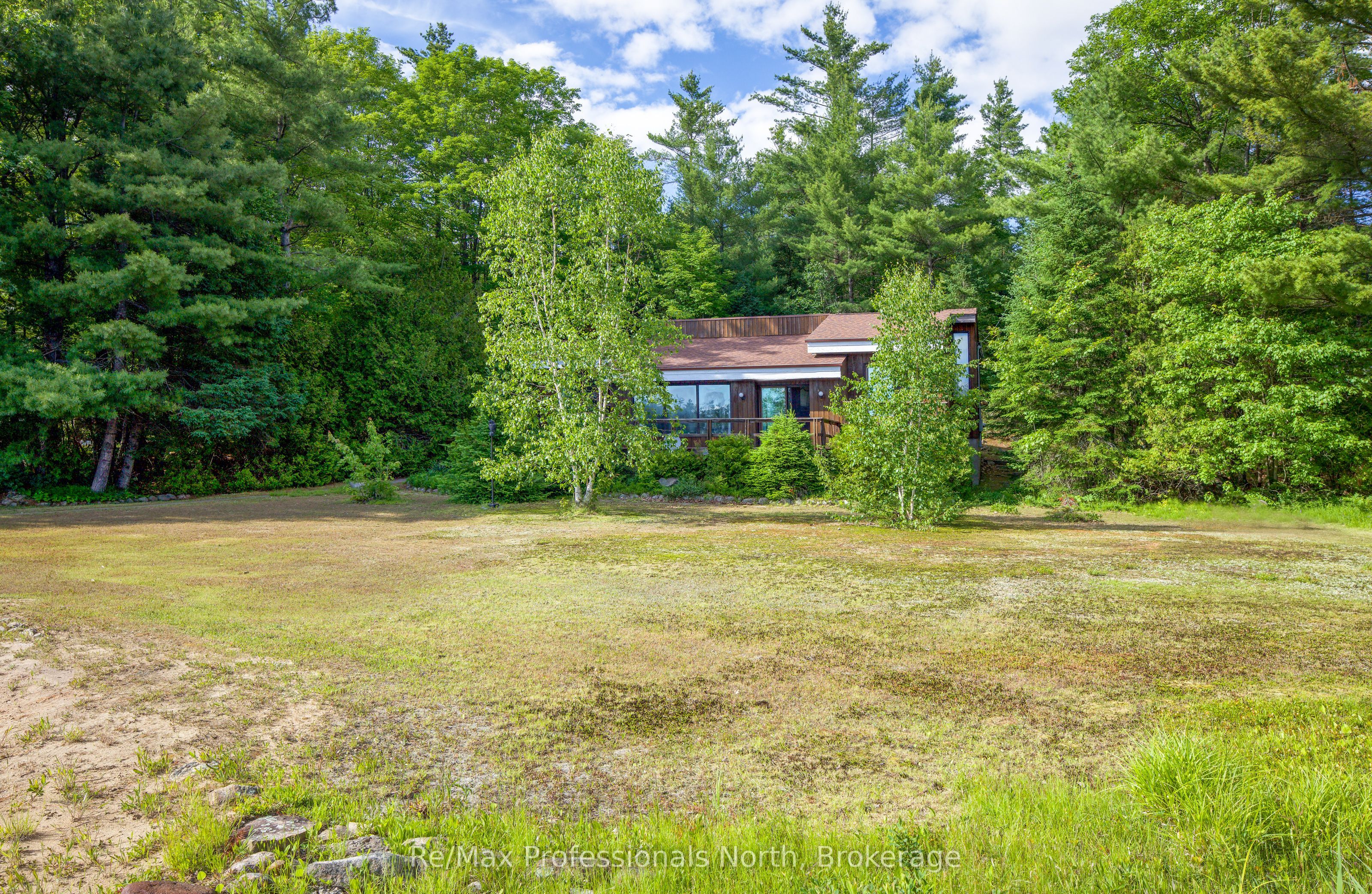 673 Peninsula Road W Property Photo 2