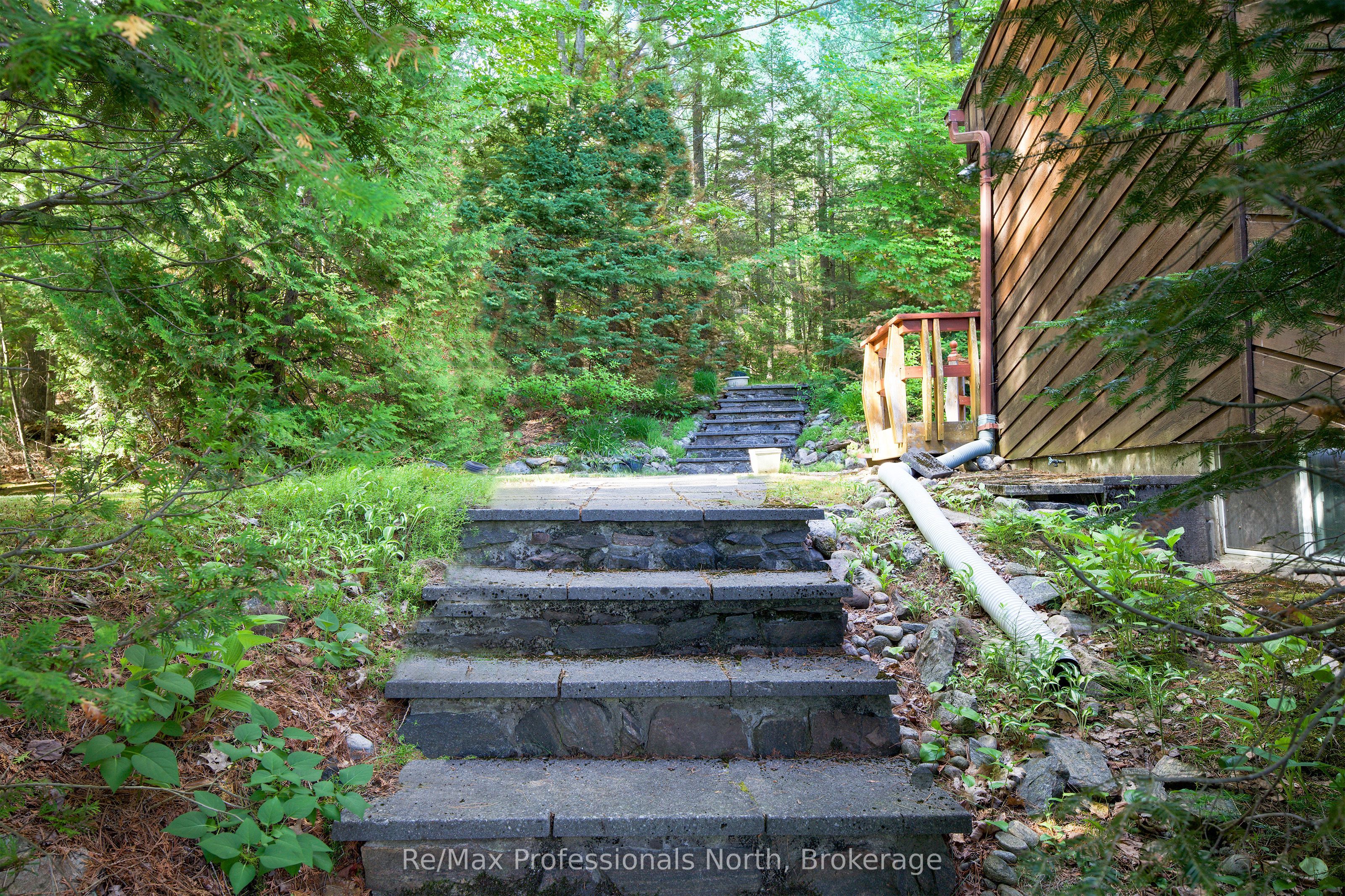 673 Peninsula Road W Property Photo 8
