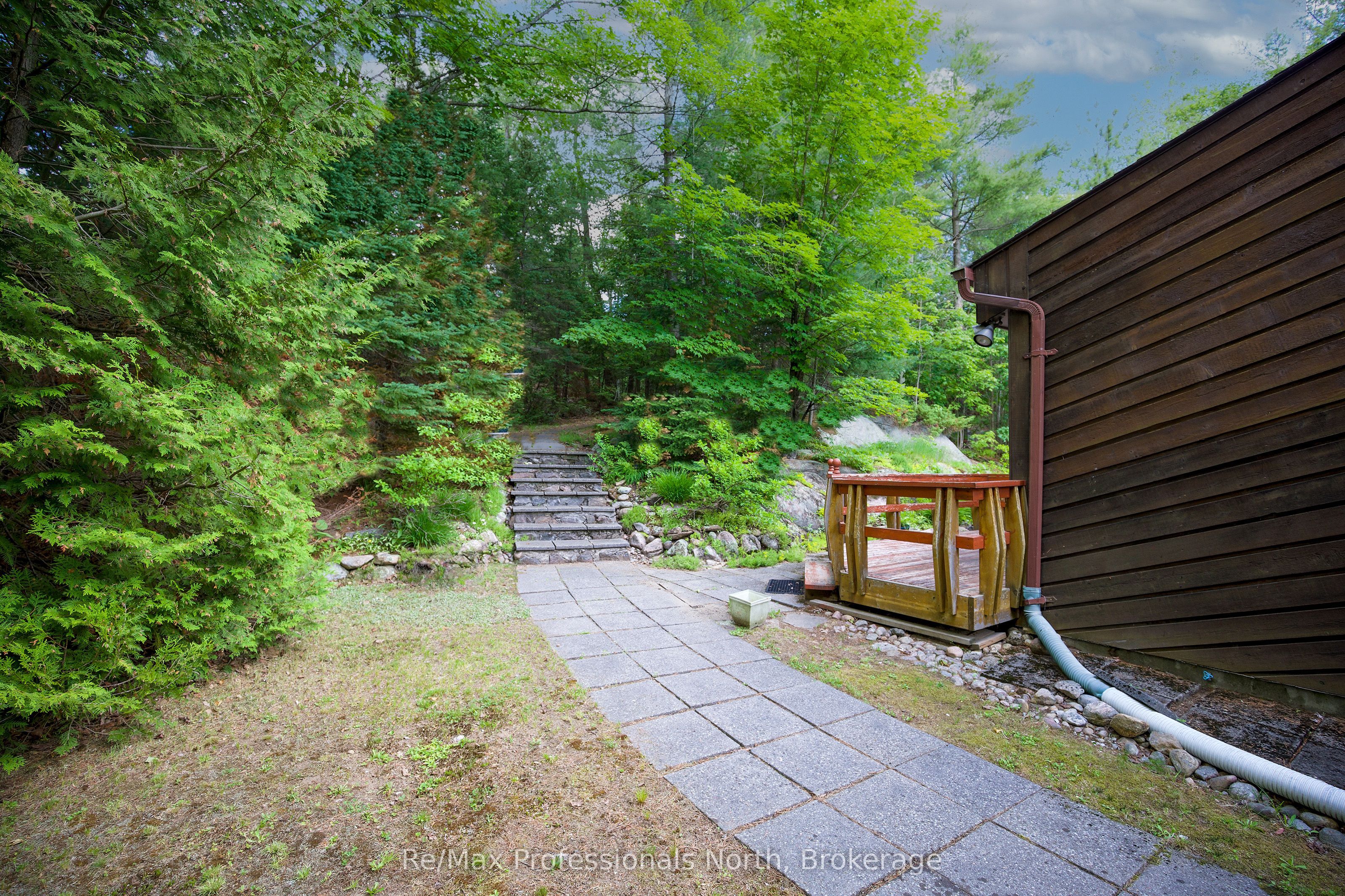 673 Peninsula Road W Property Photo 9