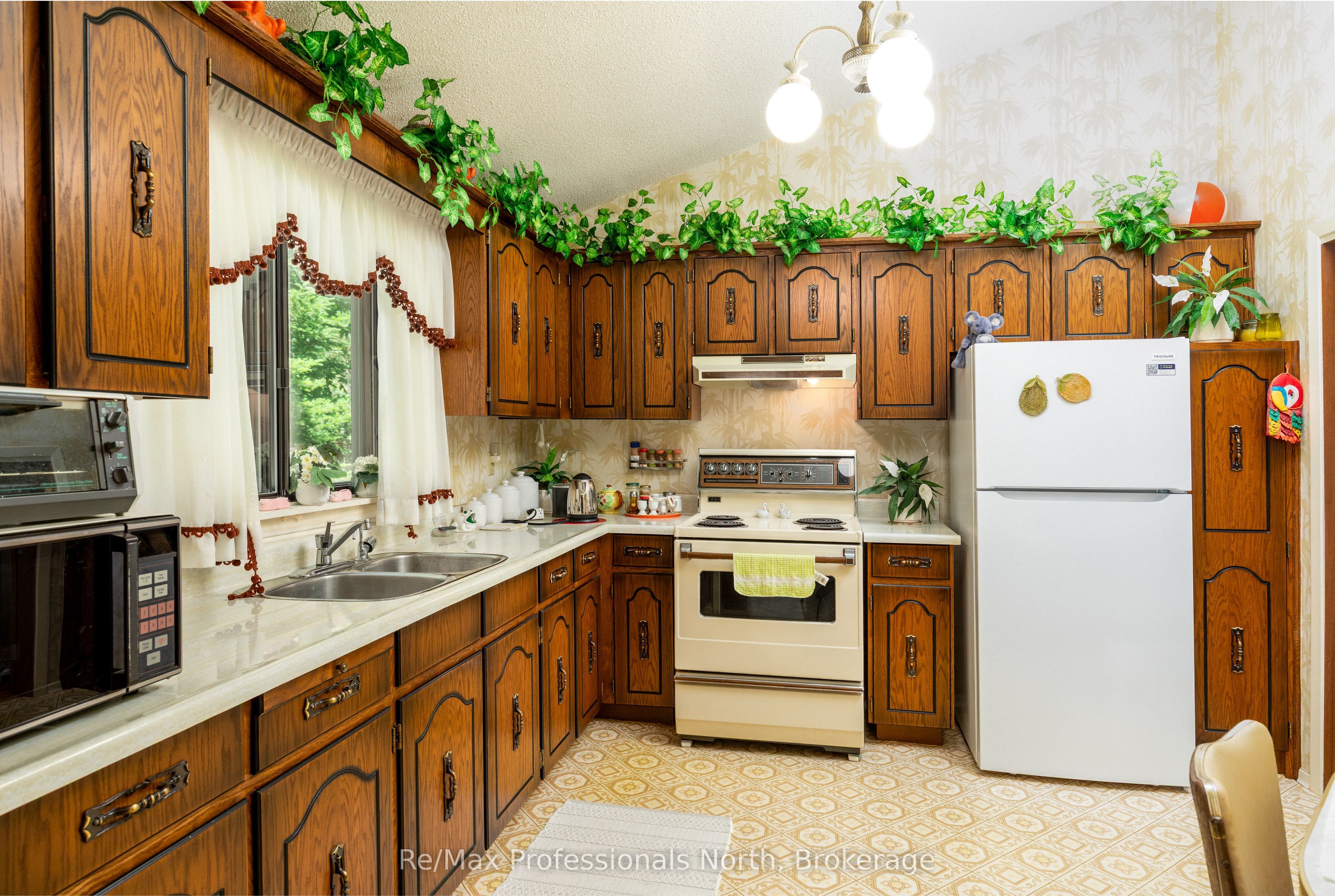 673 Peninsula Road W Property Photo 20