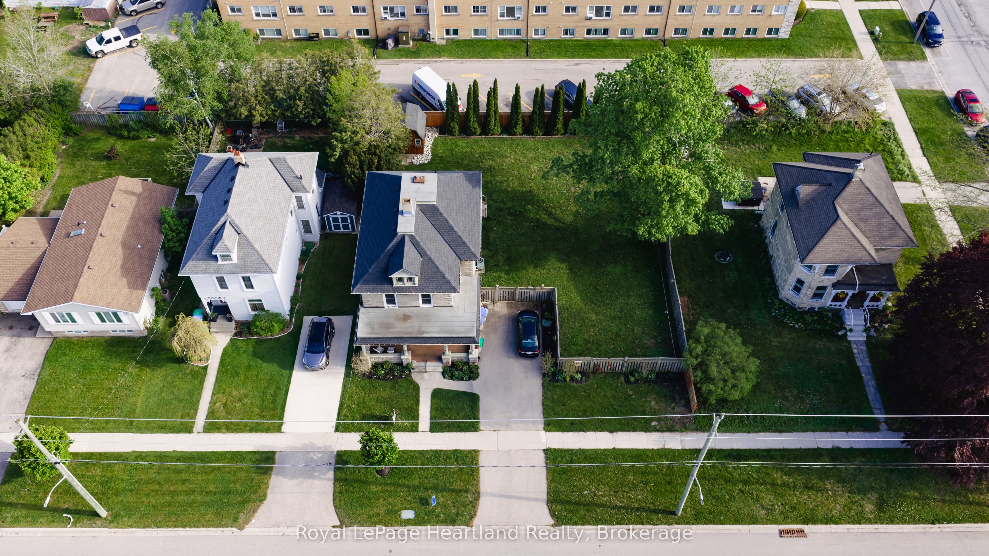 14 Elgin Avenue E Property Photo 2