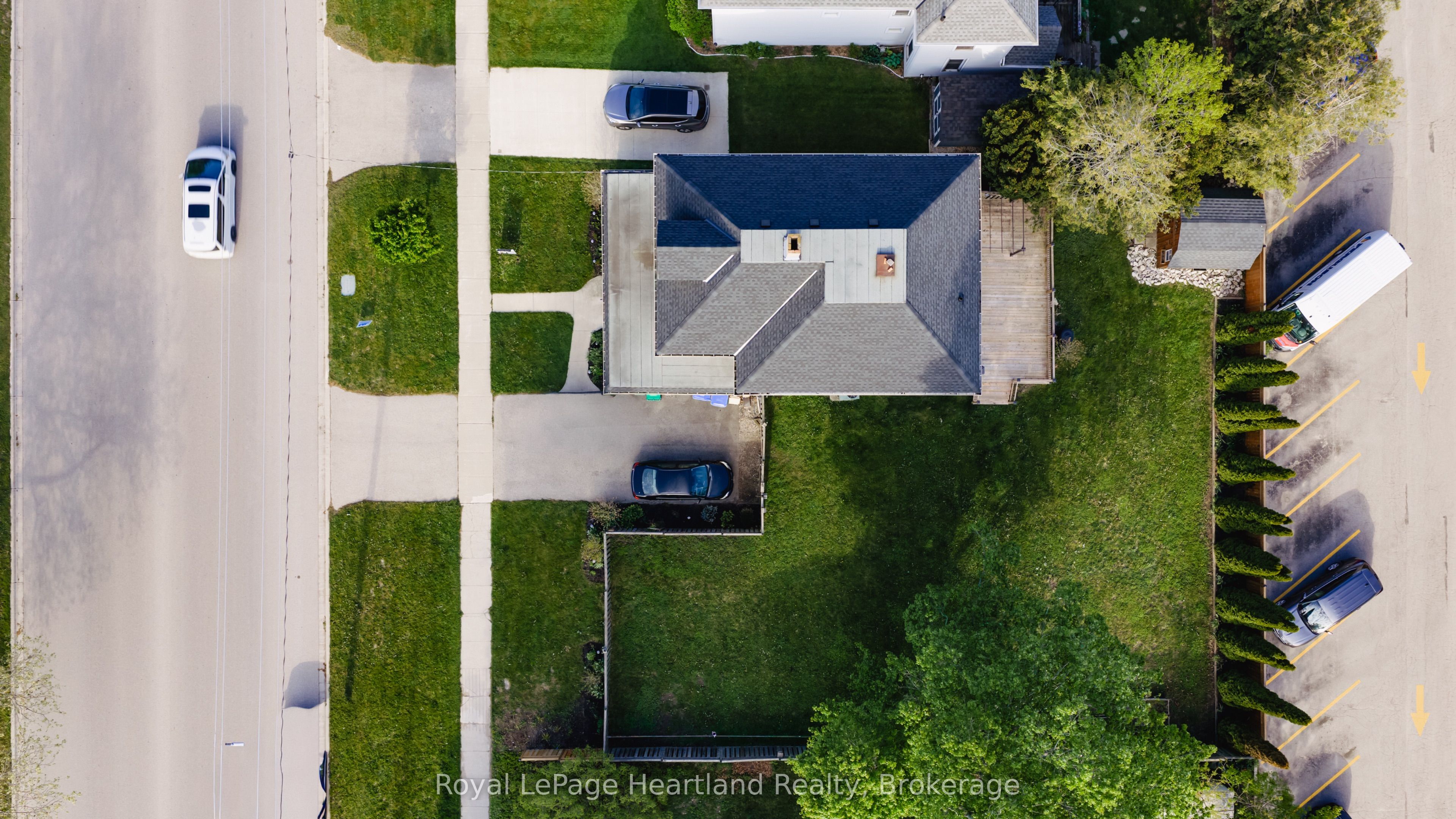 14 Elgin Avenue E Property Photo 3