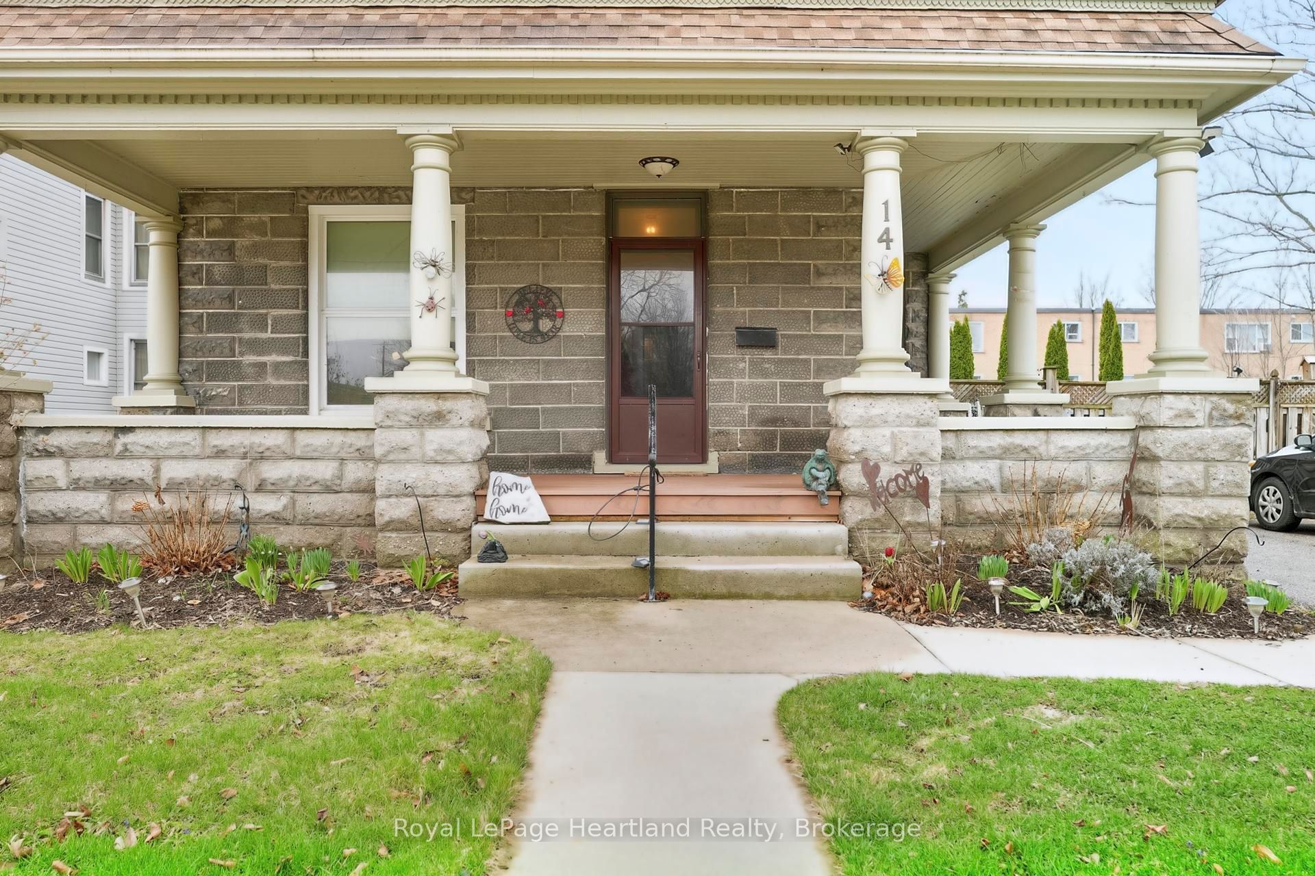 14 Elgin Avenue E Property Photo 4
