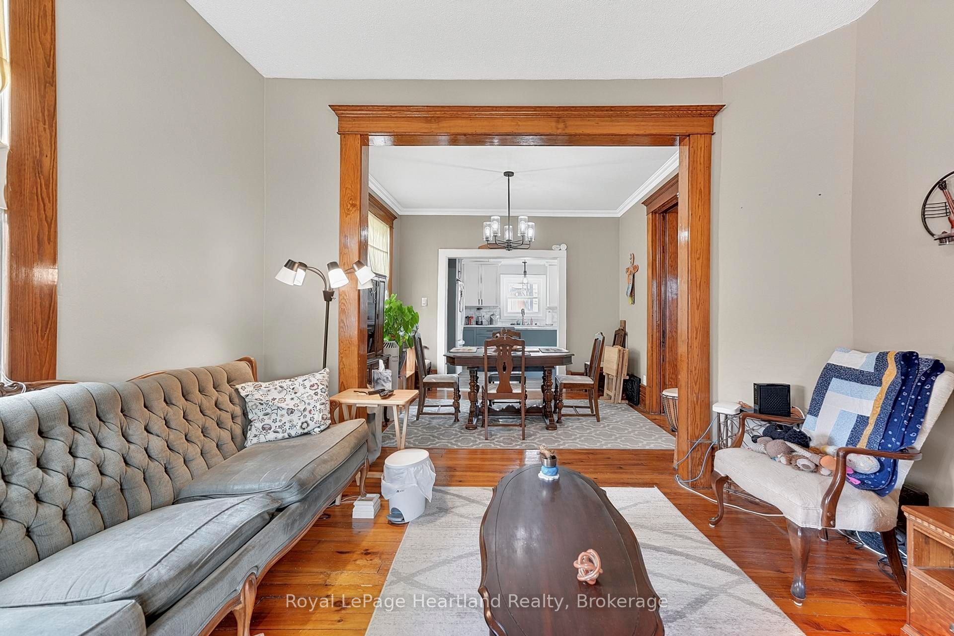 14 Elgin Avenue E Property Photo 8