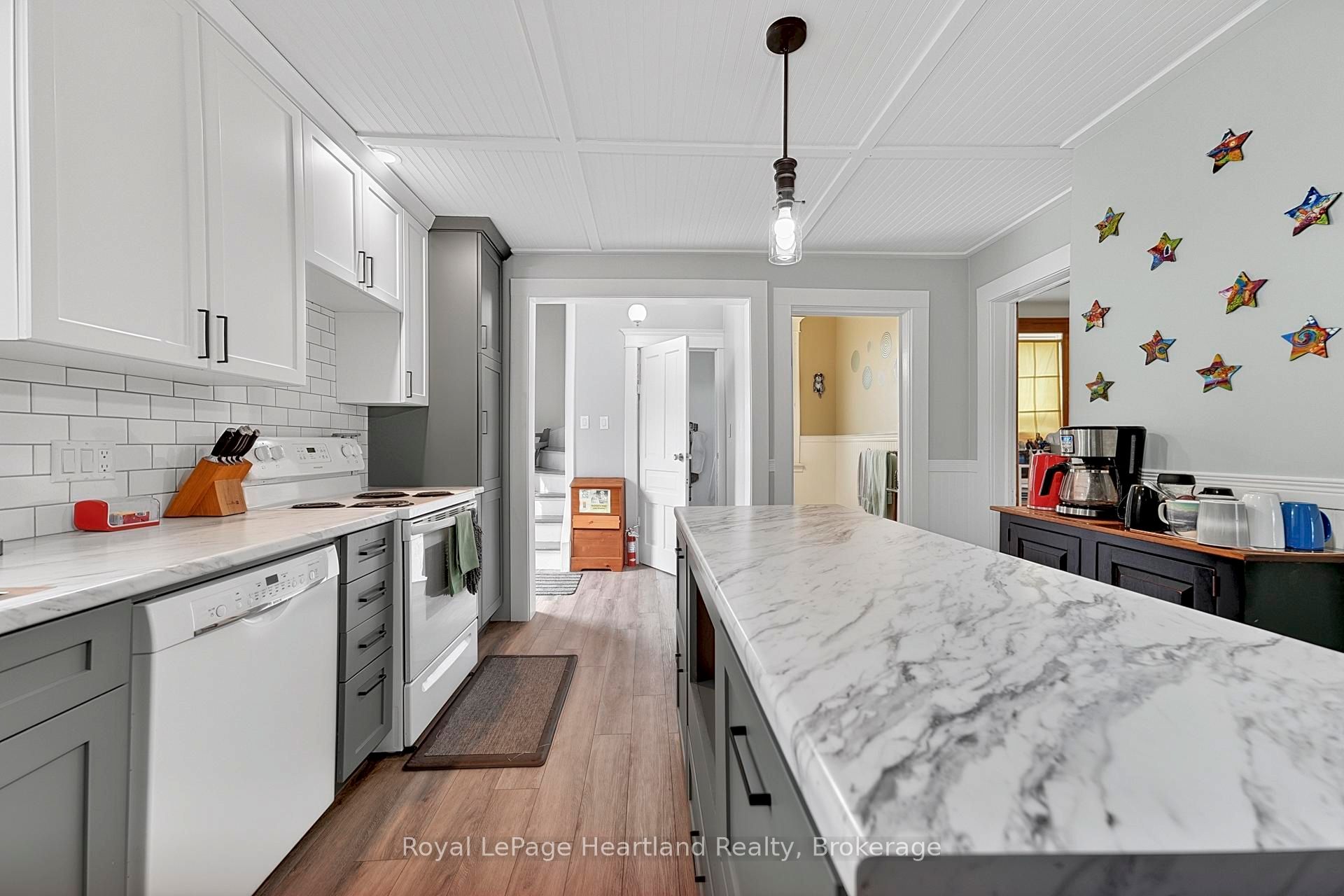 14 Elgin Avenue E Property Photo 13