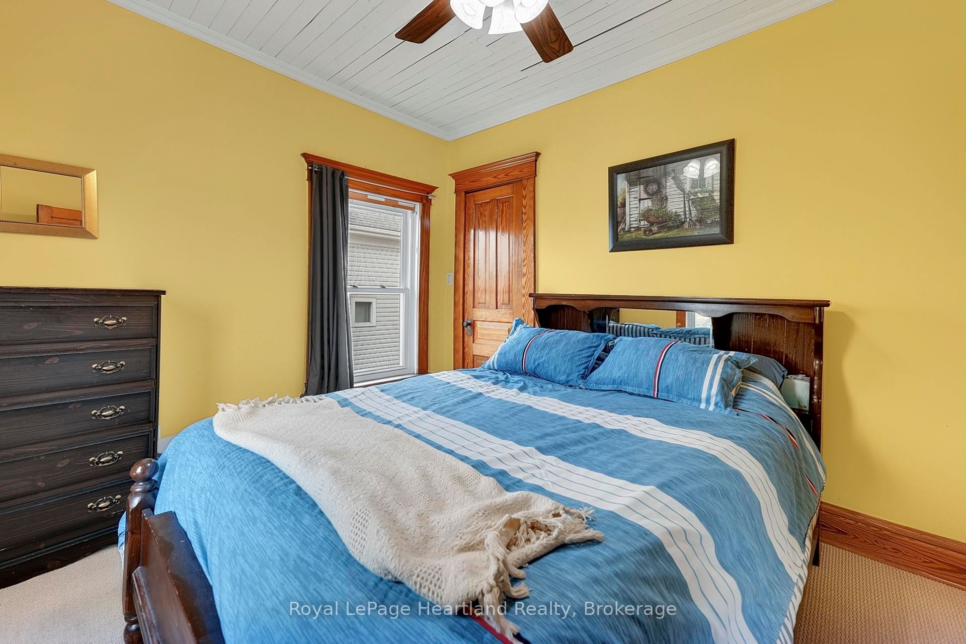 14 Elgin Avenue E Property Photo 22
