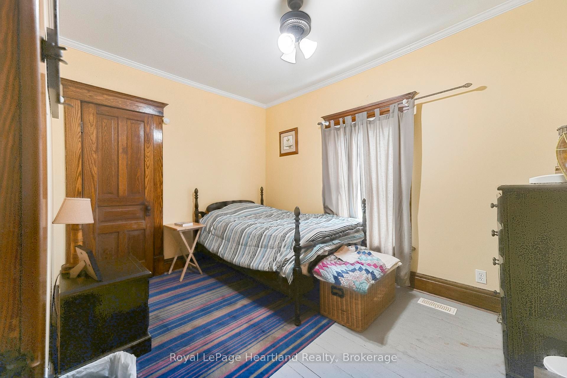 14 Elgin Avenue E Property Photo 23