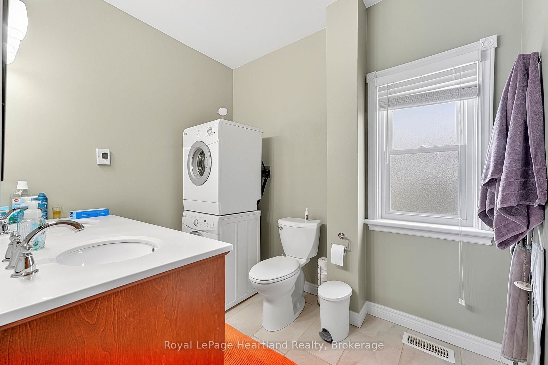 14 Elgin Avenue E Property Photo 25