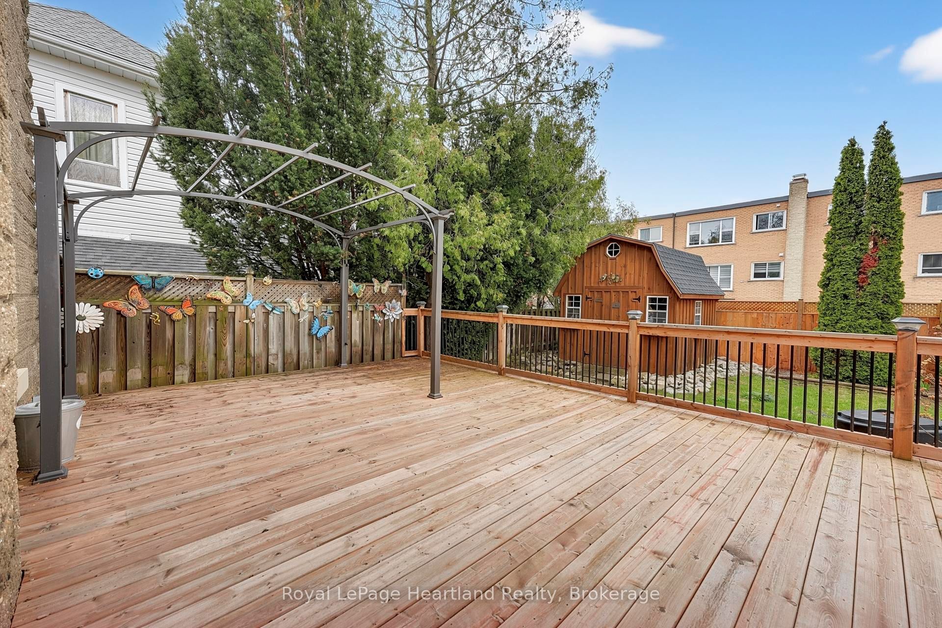 14 Elgin Avenue E Property Photo 31