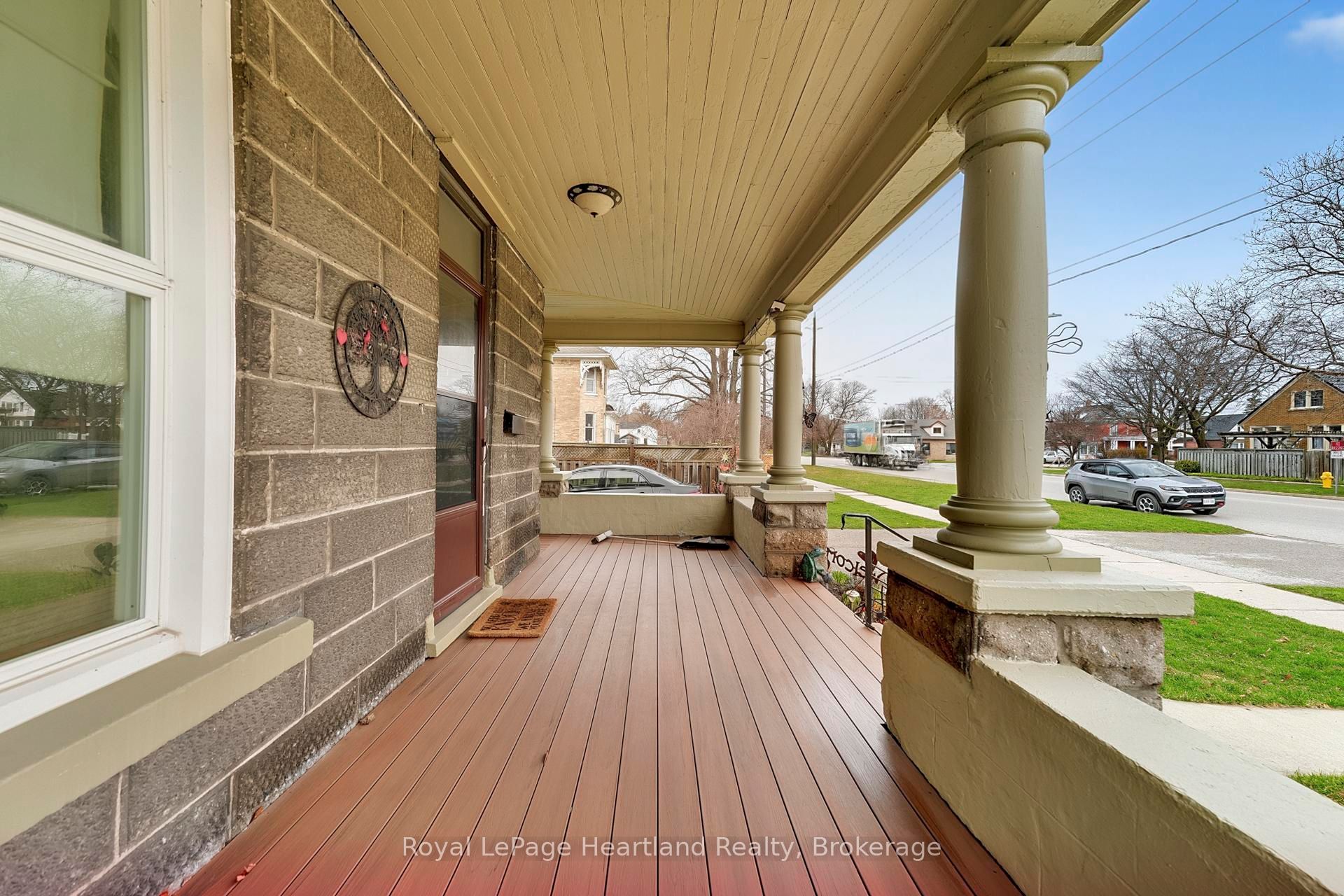 14 Elgin Avenue E Property Photo 34