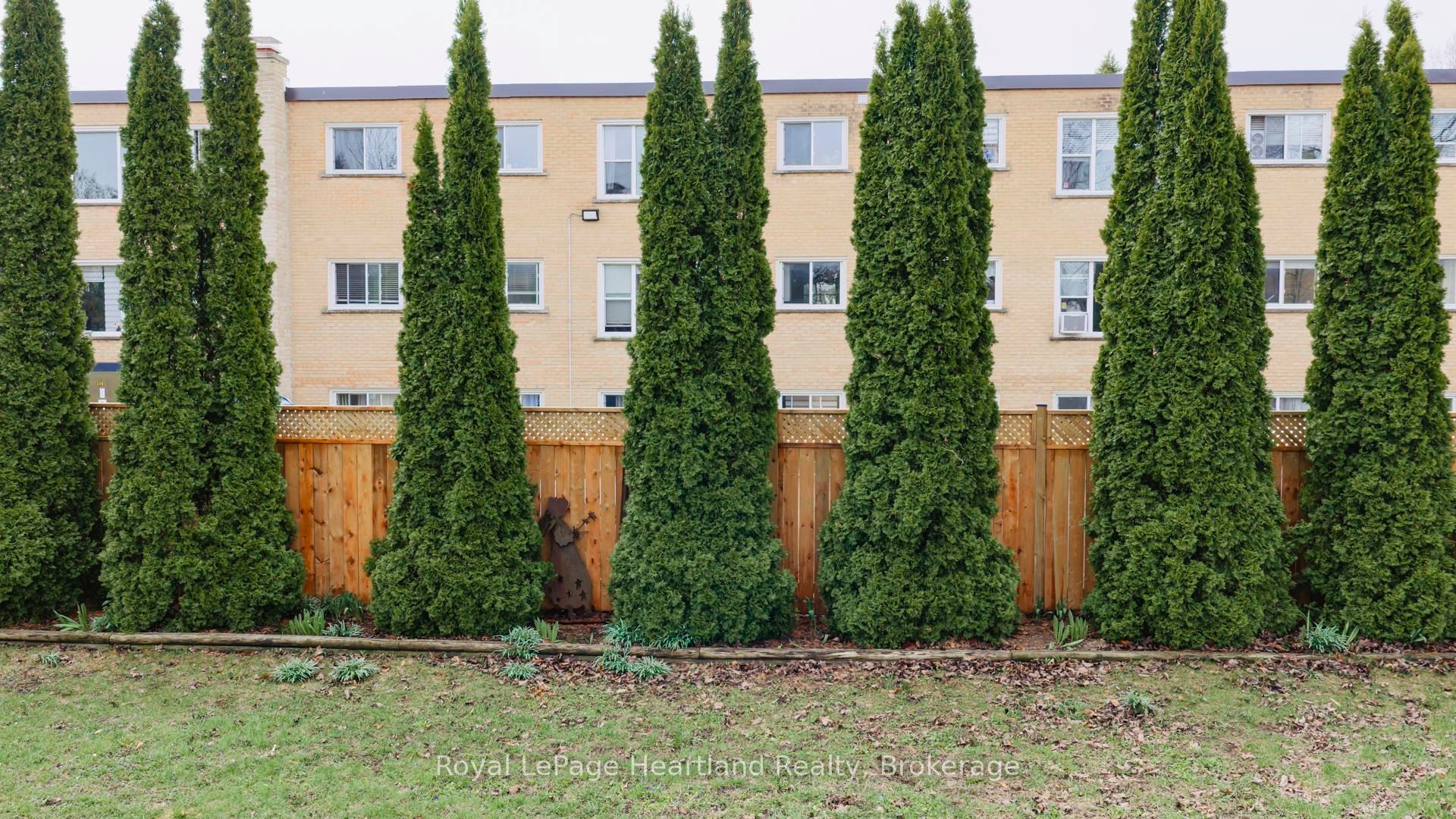14 Elgin Avenue E Property Photo 38