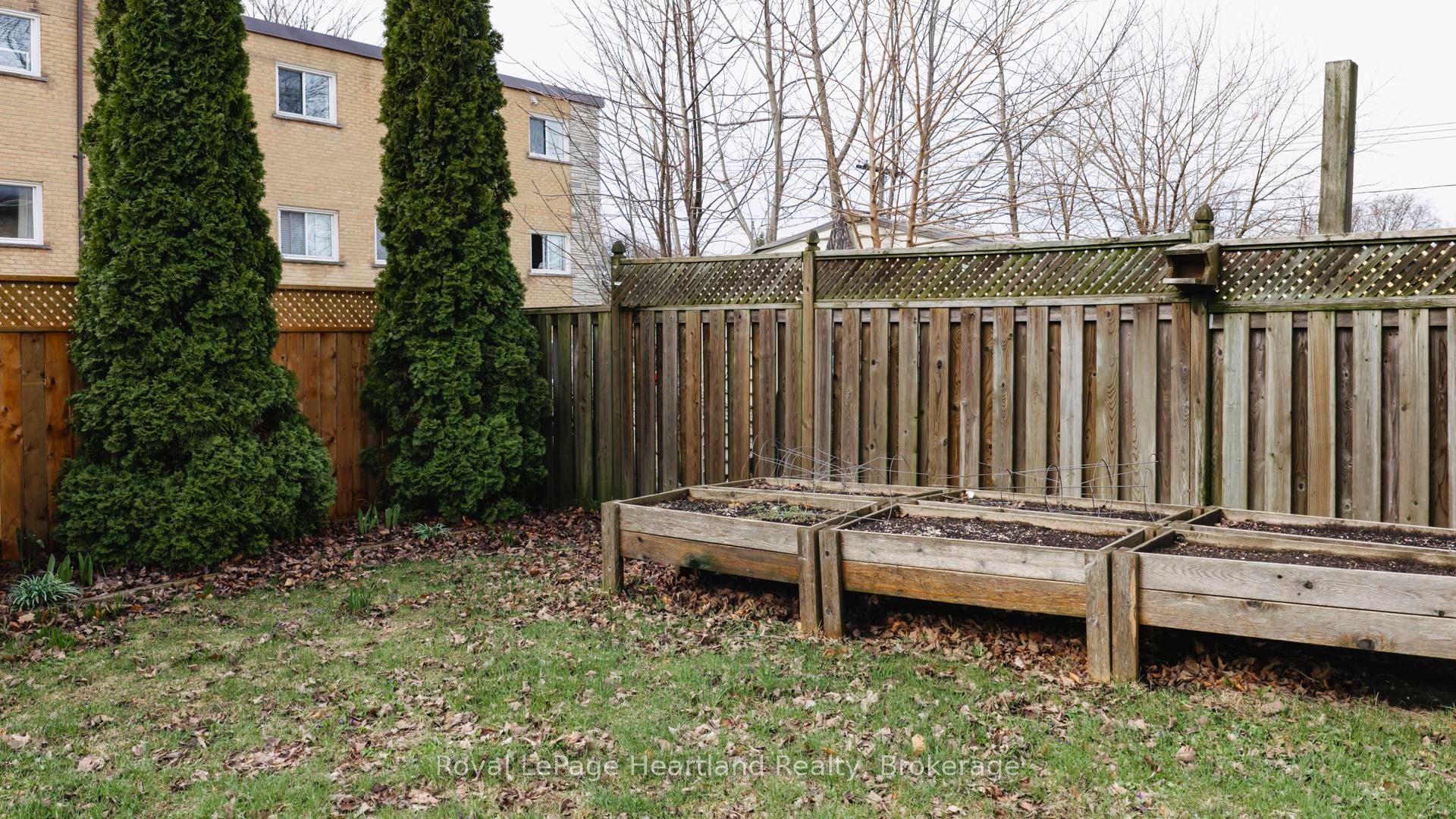 14 Elgin Avenue E Property Photo 39