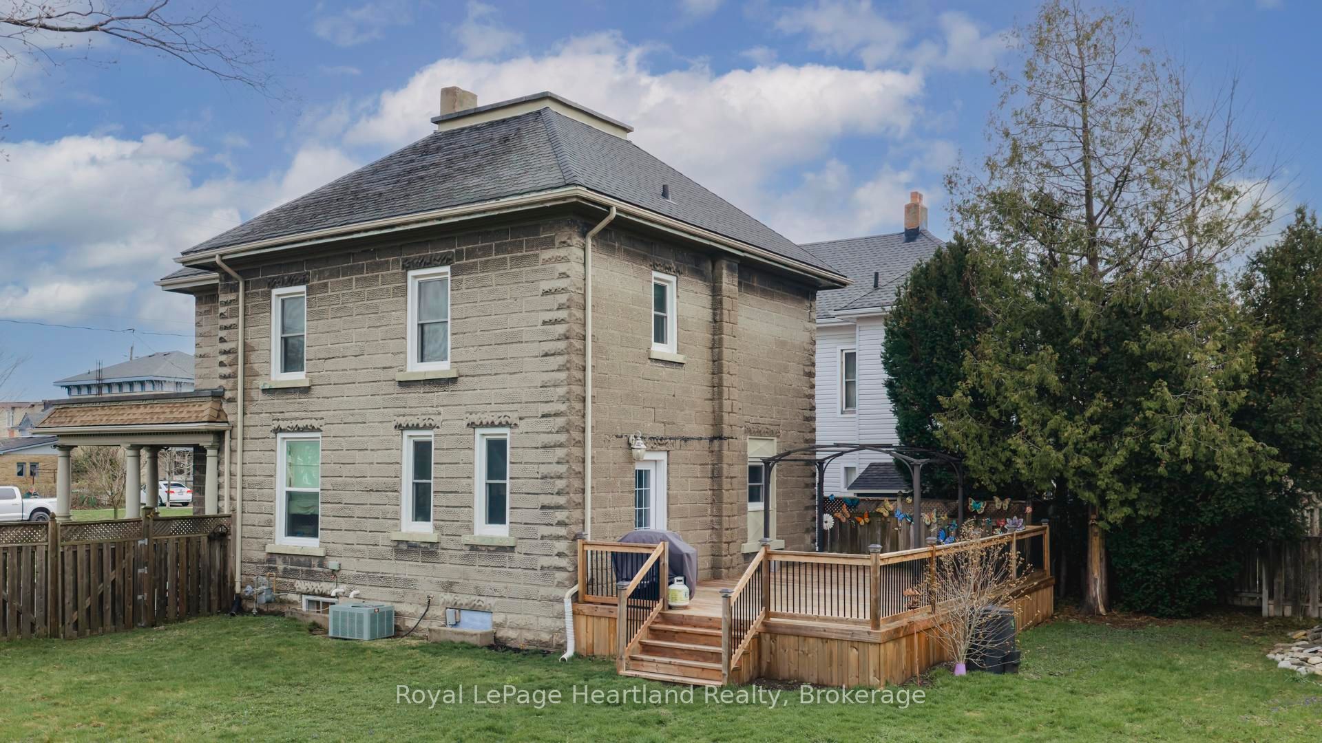 14 Elgin Avenue E Property Photo 40