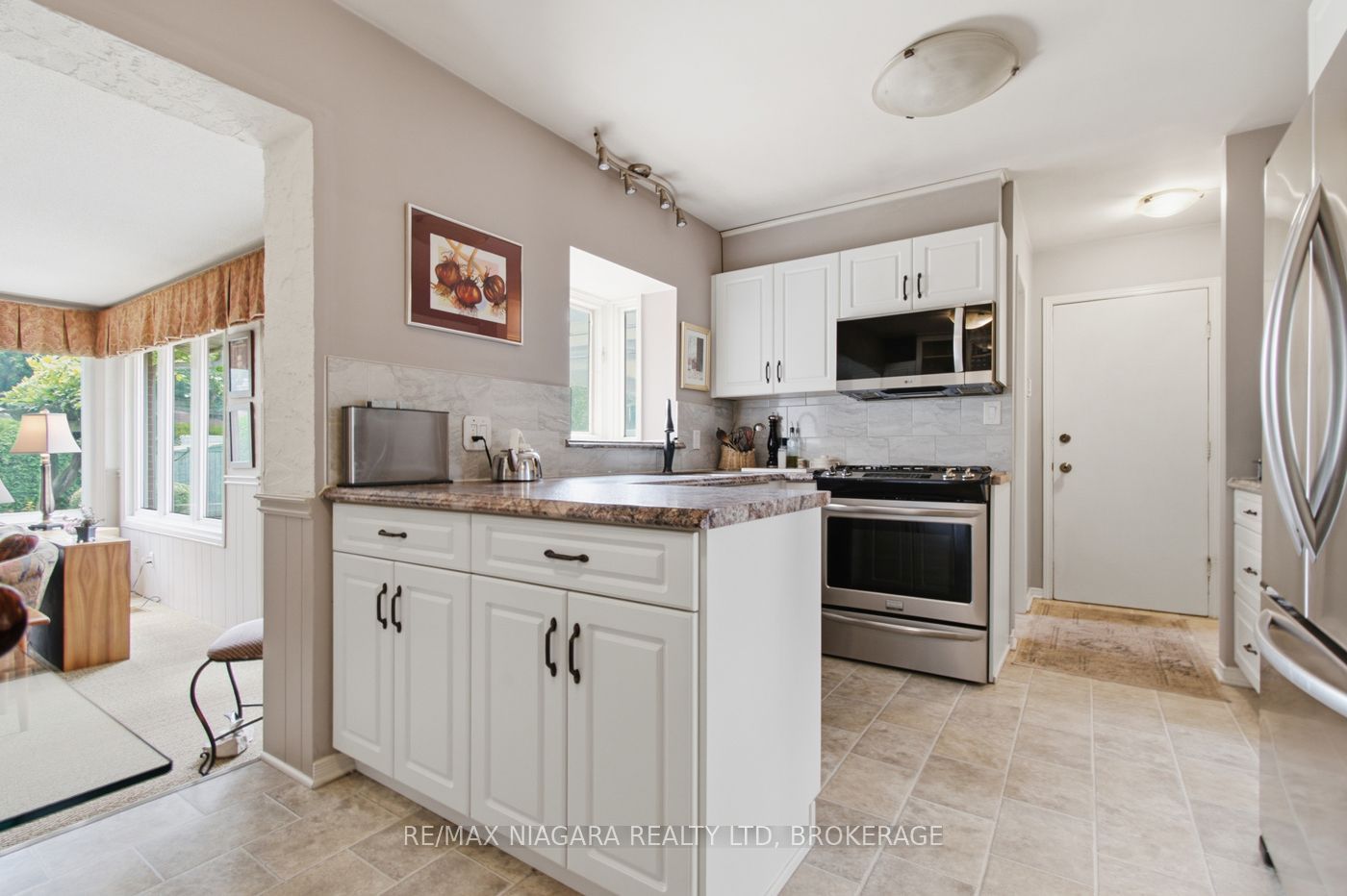 82 Lakeshore Road Property Photo 9