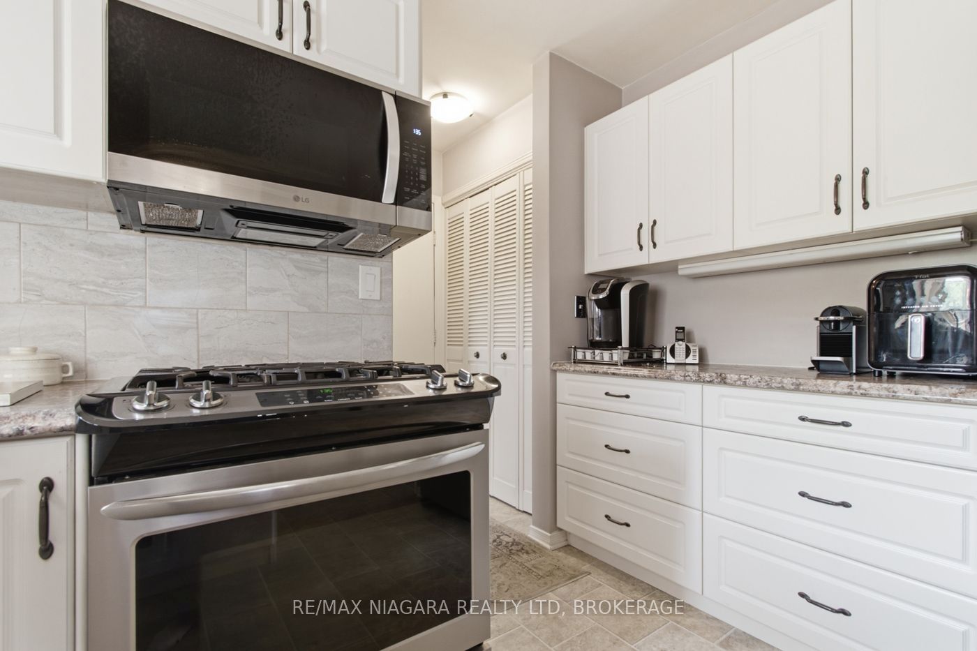 82 Lakeshore Road Property Photo 10