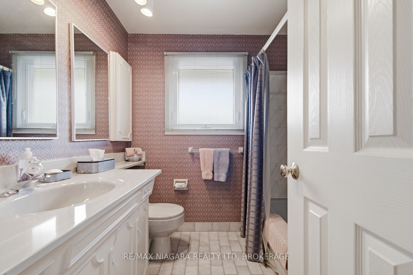 82 Lakeshore Road Property Photo 14