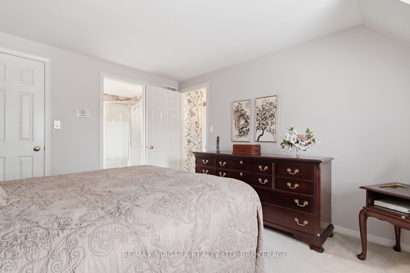 82 Lakeshore Road Property Photo 17