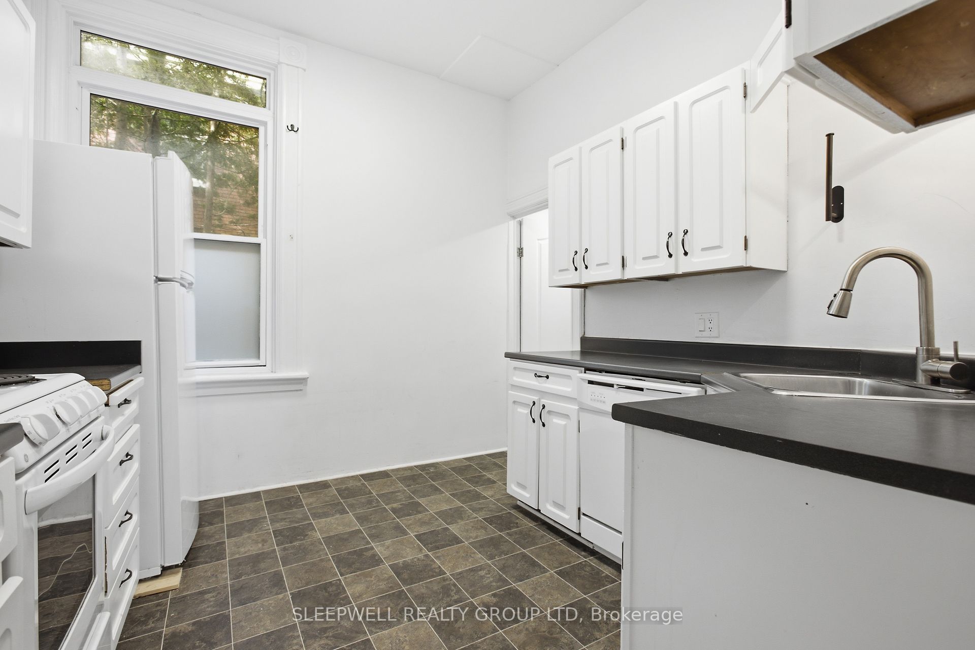 80 Fourth Avenue Property Photo 10