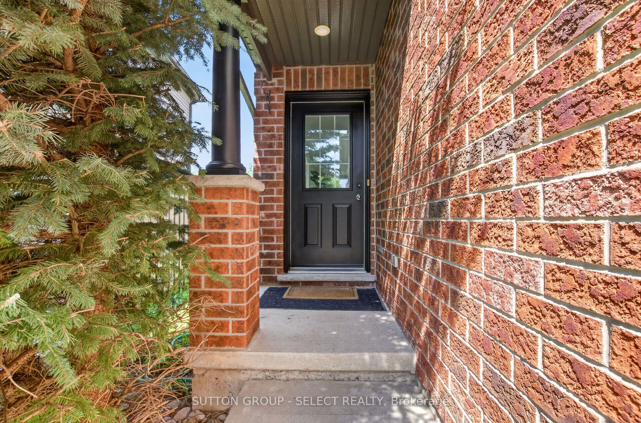 1893 Stackhouse Crescent Property Photo 3