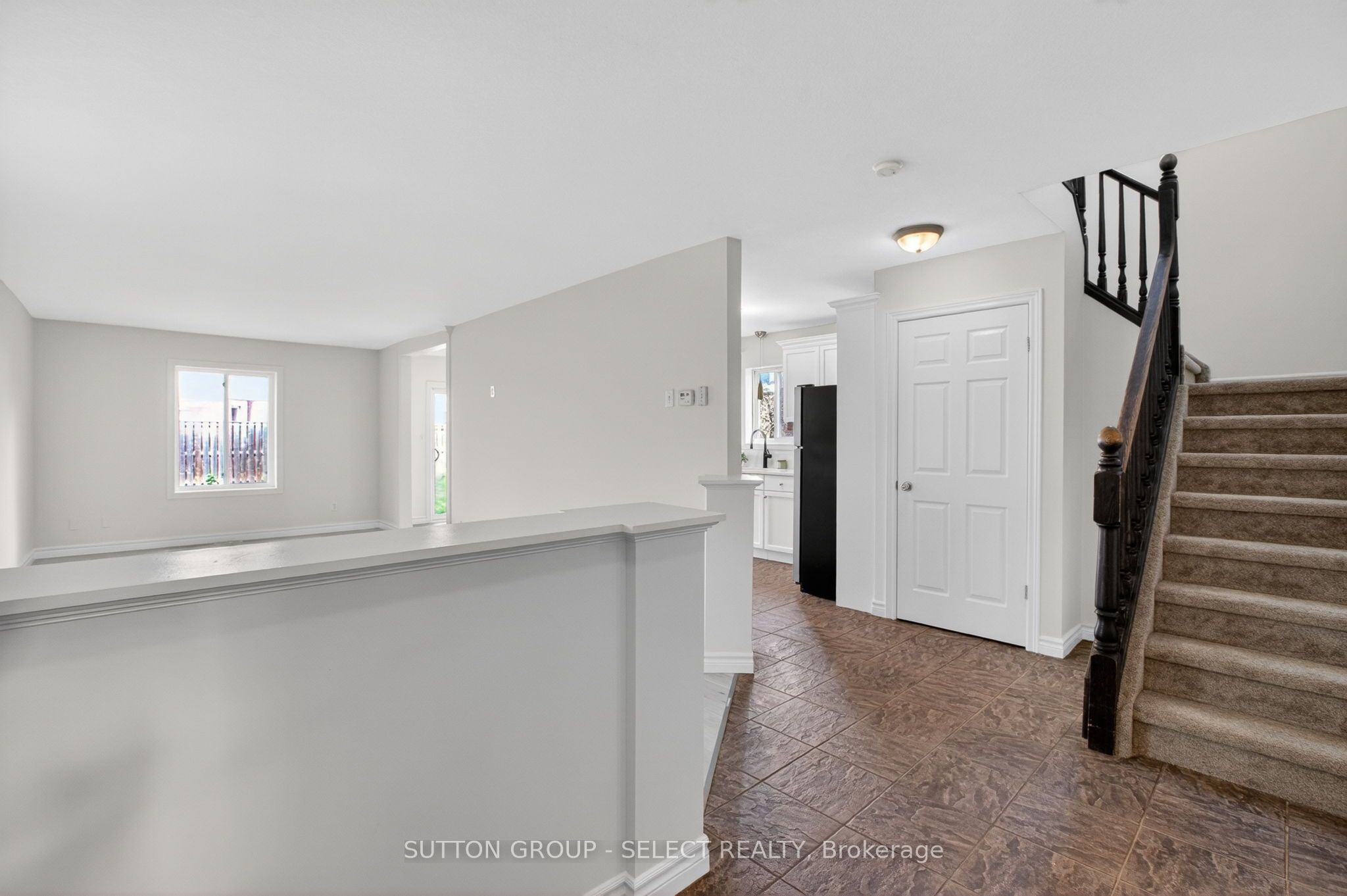 1893 Stackhouse Crescent Property Photo 6