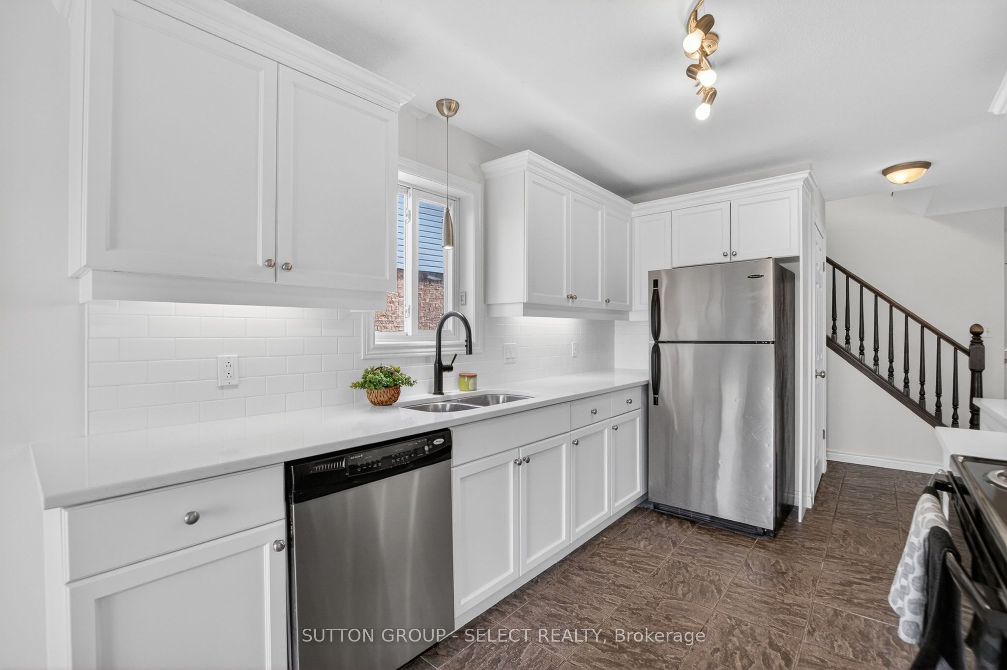 1893 Stackhouse Crescent Property Photo 12