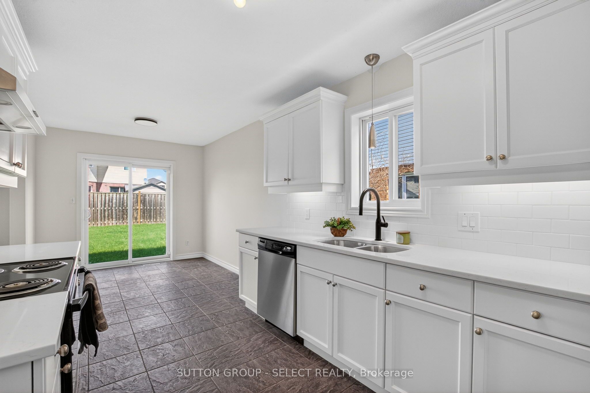 1893 Stackhouse Crescent Property Photo 13