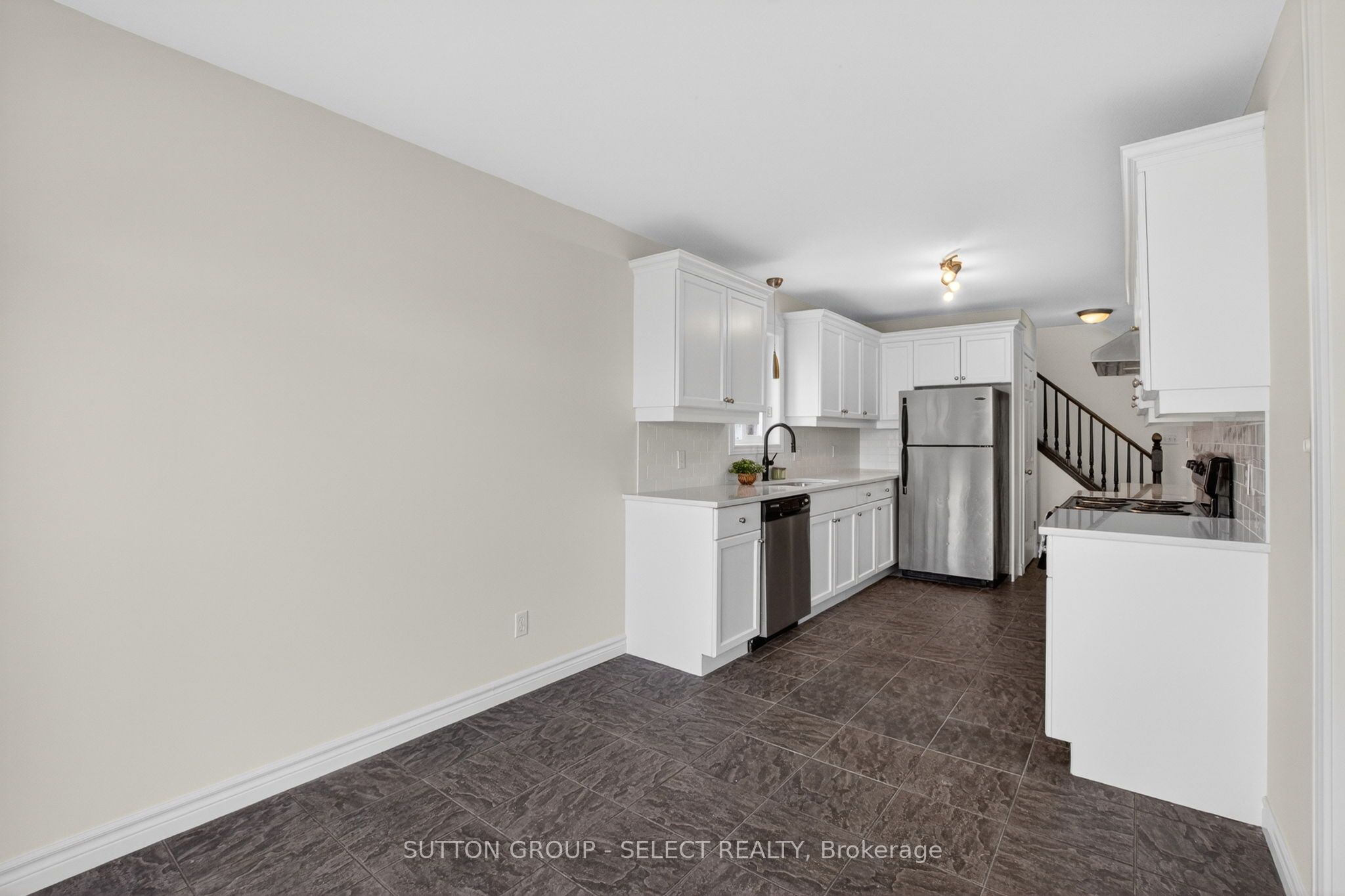 1893 Stackhouse Crescent Property Photo 14