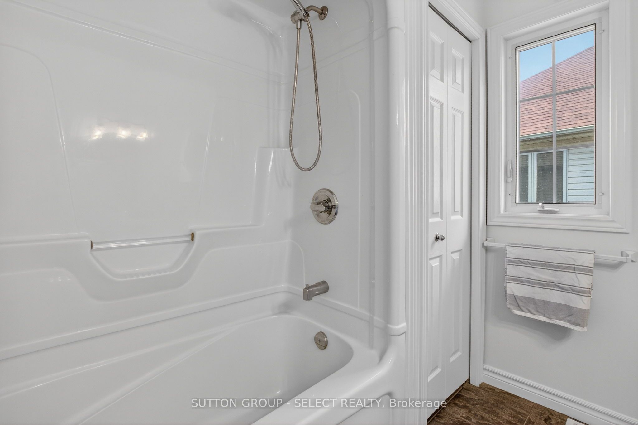 1893 Stackhouse Crescent Property Photo 24
