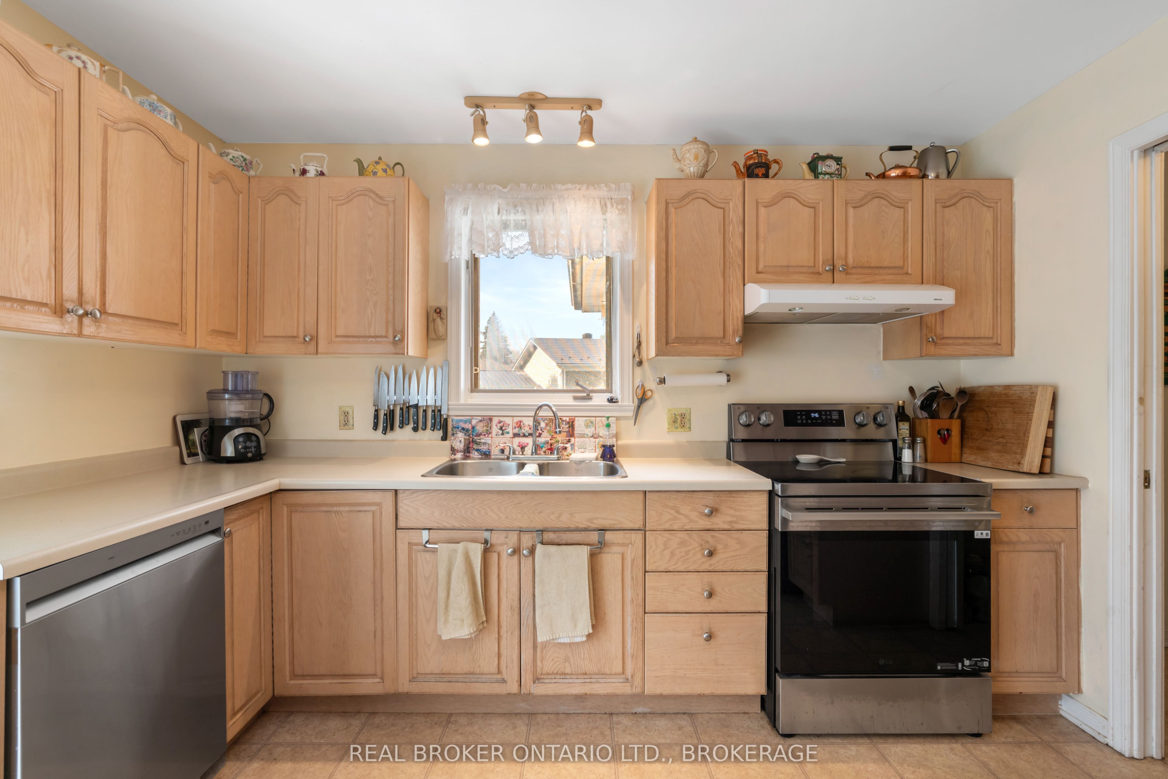 6287 Graham Court Property Photo 11