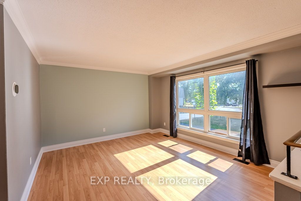 37 Forester Crescent #c Property Photo 2