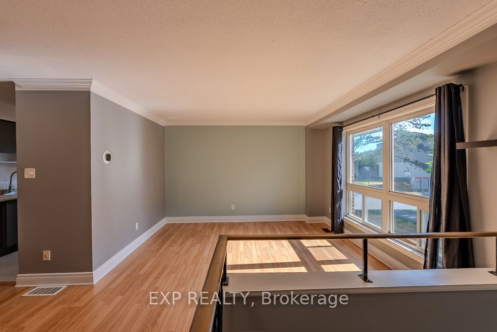 37 Forester Crescent #c Property Photo 3