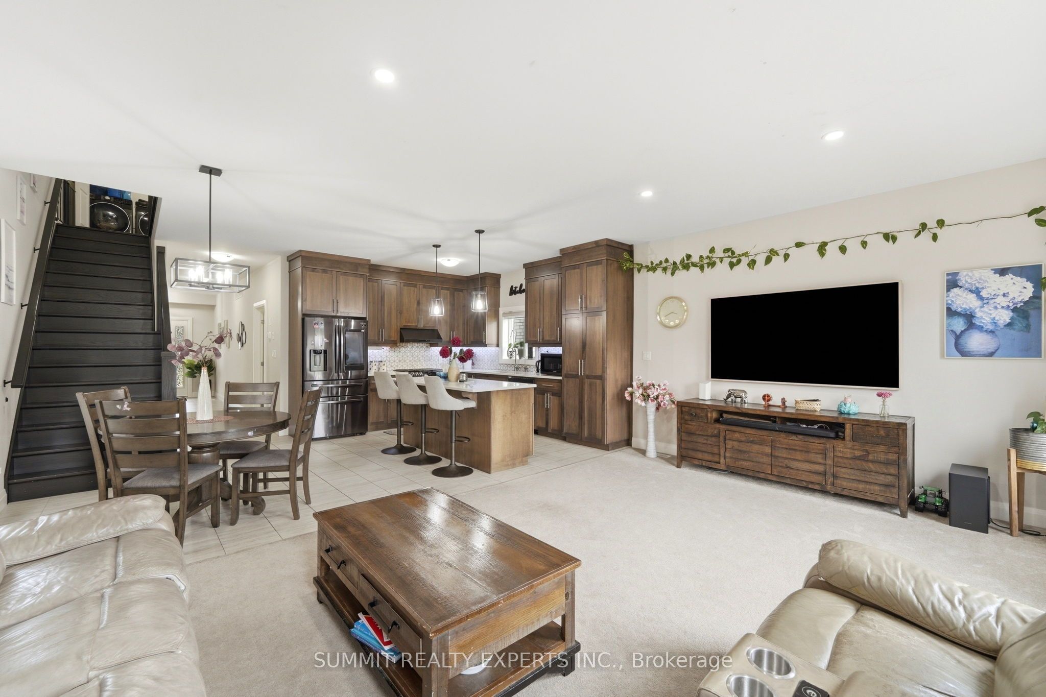 935 Chapel Hill Court Property Photo 4